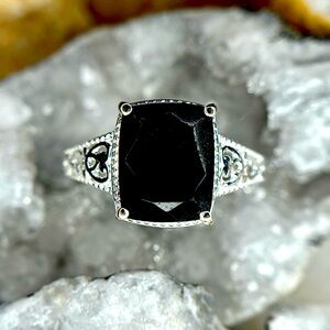 “Real Queen” Stunning Black Tourmaline Ring! 💎 - Size (7)